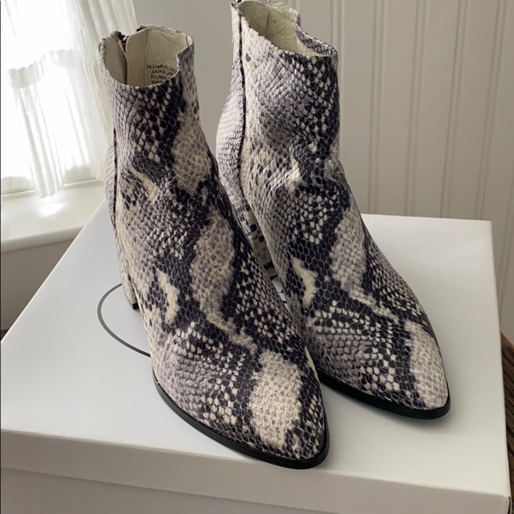 Steve Madden Boots size 6 snake